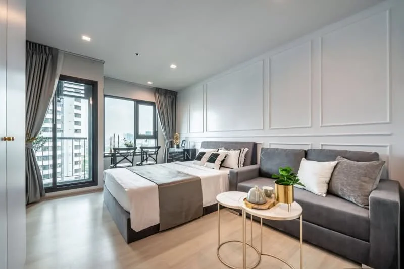1 Bedroom condo in Life One Wireless