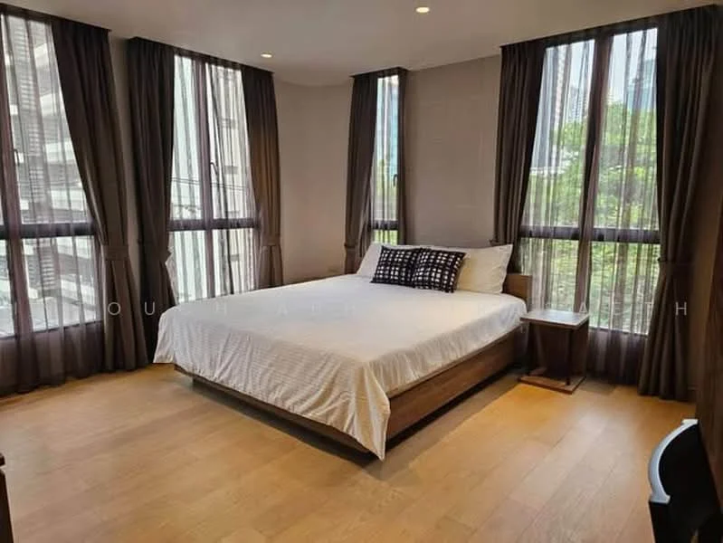 2 Bedroom condo in Runesu Thonglor 5