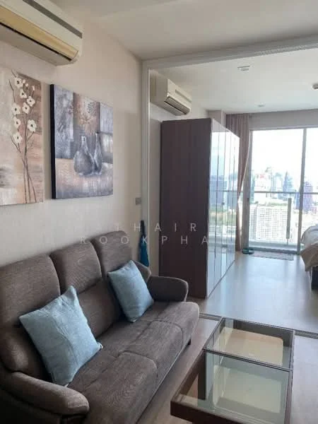 1 Bedroom condo in Sky Walk Residences