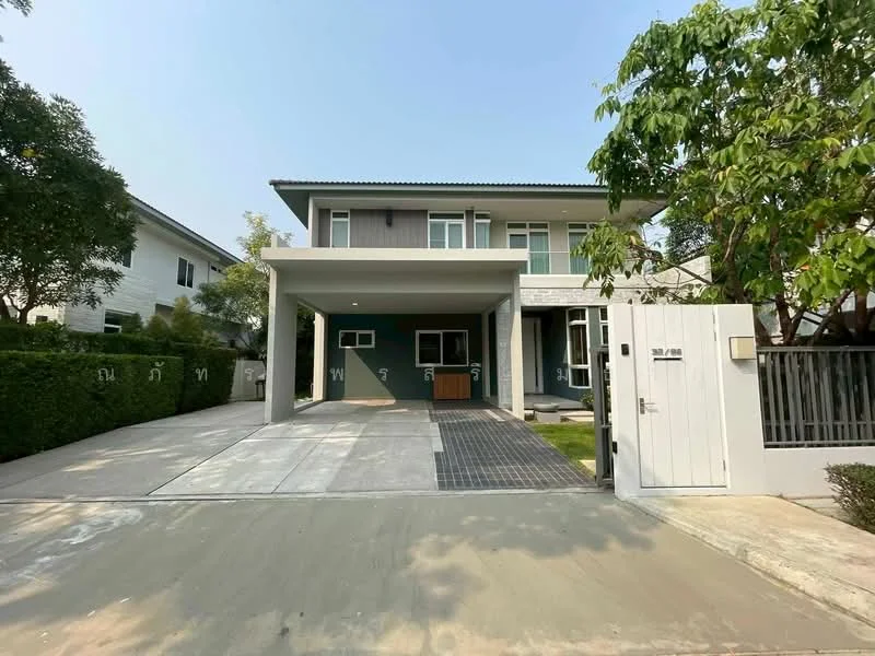 4 Bedroom condo in Mantana Bangna-Wongwaen