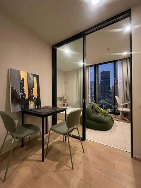 1 Bedroom condo in Noble Around Sukhumvit 33