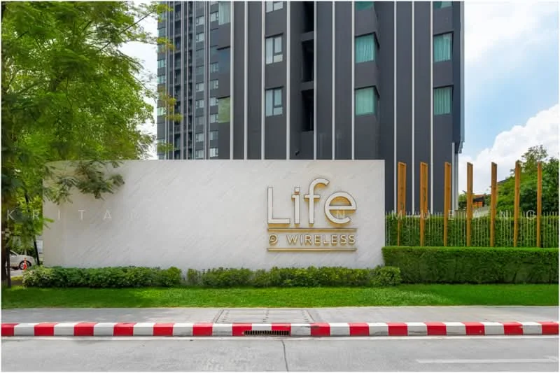 1 Bedroom condo in Life One Wireless
