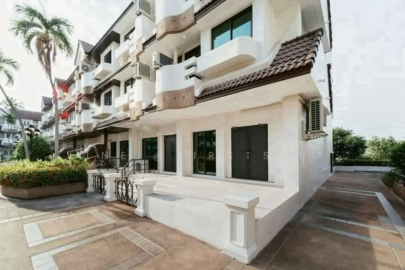 5 Bedroom condo in Regent 71 Place