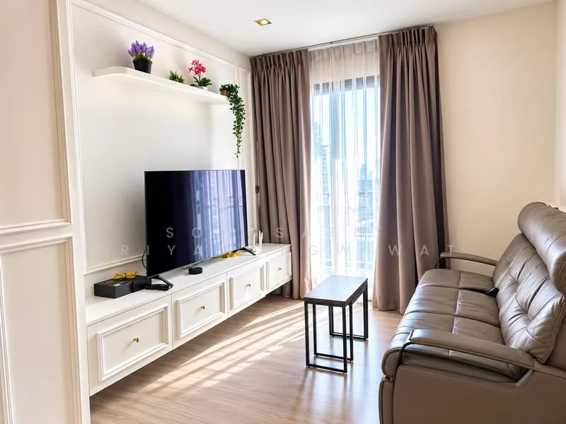 2 Bedroom condo in Life Asoke Hype
