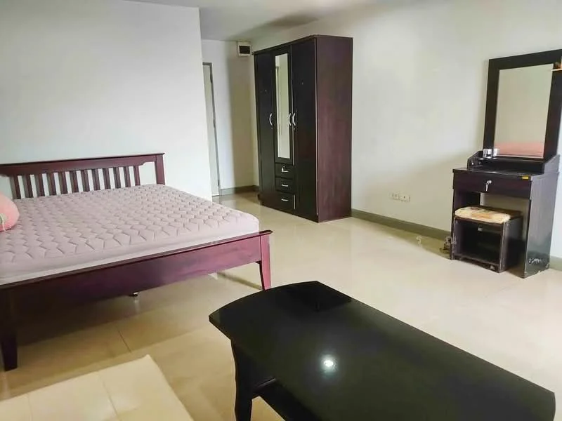 1 Bedroom condo in Regent Home 4