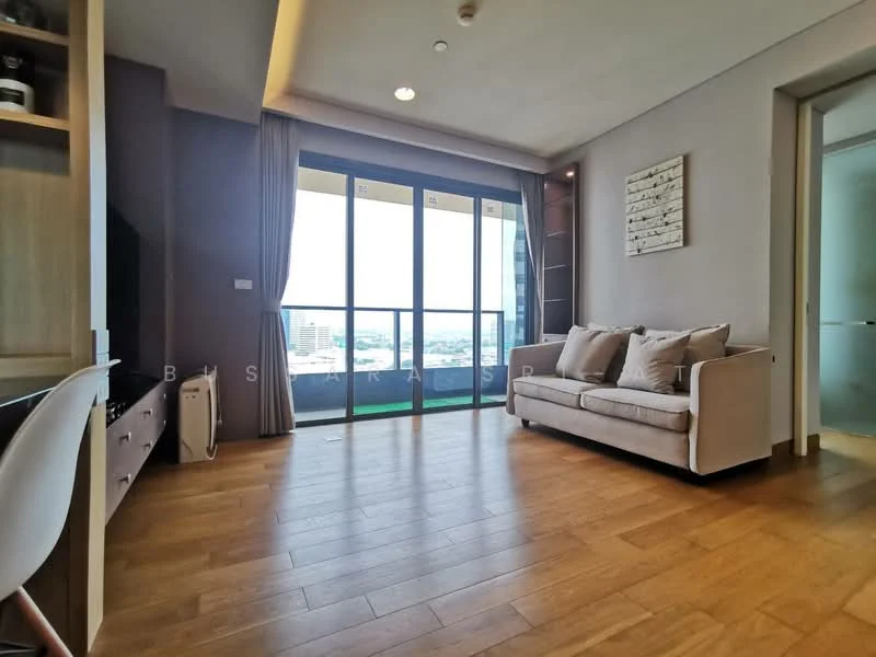 2 Bedroom condo in The Lumpini 24
