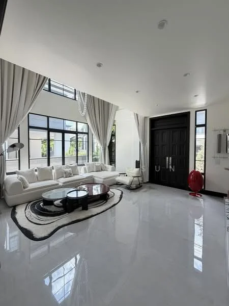 5 Bedroom condo in The City Ramintra-Wongwaen