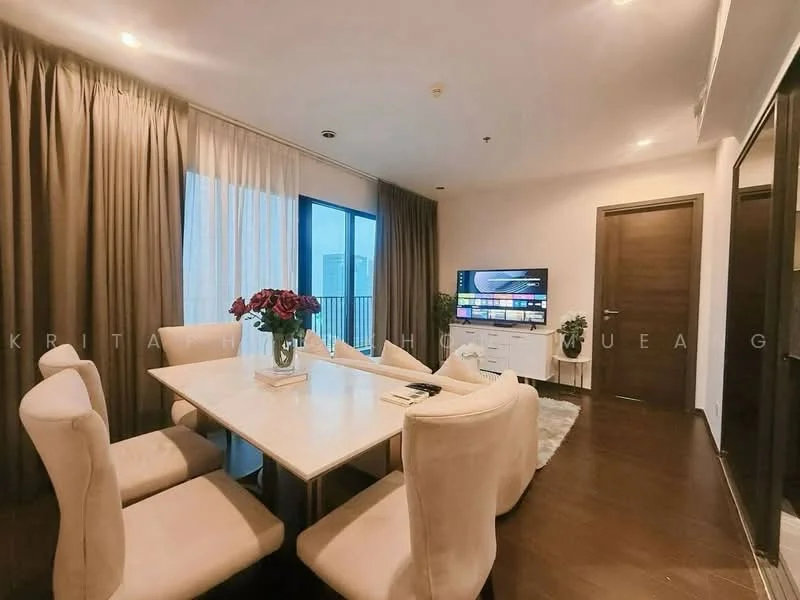 2 Bedroom condo in C Ekkamai