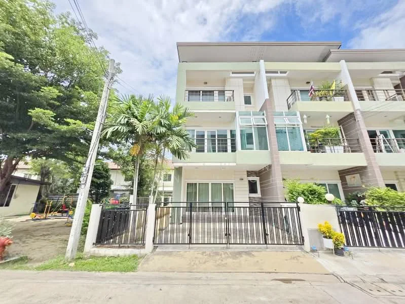 3 Bedroom condo in Vivarium Rama 2-Phutabucha 36