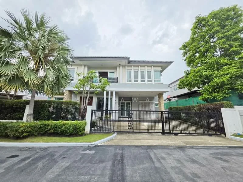 4 Bedroom condo in Grand Bangkok Boulevard Rama 9 - Srinakarindra