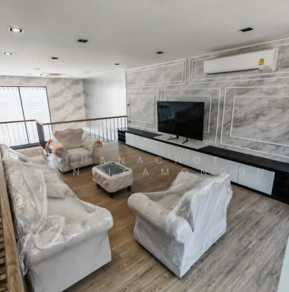 3 Bedroom condo in Ther Ladprao 93
