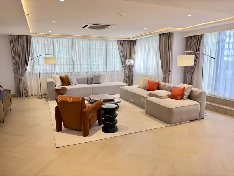 4 Bedroom condo in Baan Piya Sathorn