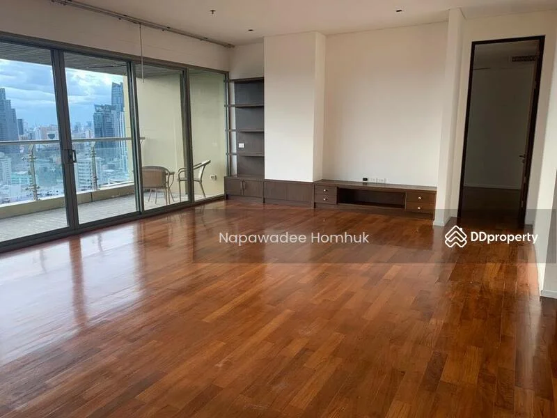 3 Bedroom condo in The Lakes