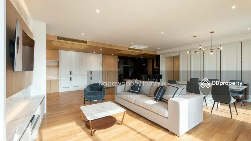 2 Bedroom condo in The Legend Saladaeng
