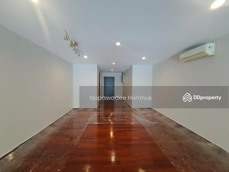 2 Bedroom condo in Urbana Sukhumvit 15