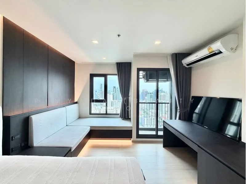 1 Bedroom condo in Life One Wireless