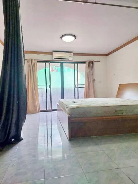 1 Bedroom condo in Champs Elysees Tiwanon