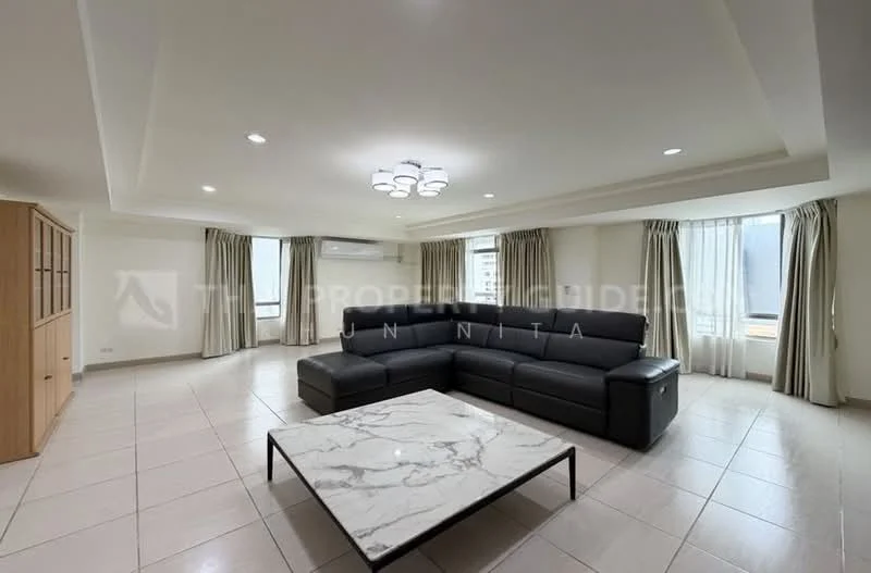 3 Bedroom condo in Royal Castle Sukhumvit