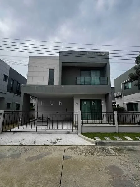 3 Bedroom condo in Centro Bangna