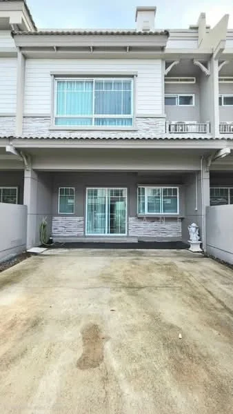 3 Bedroom condo in Villaggio Srinakarin-Bangna
