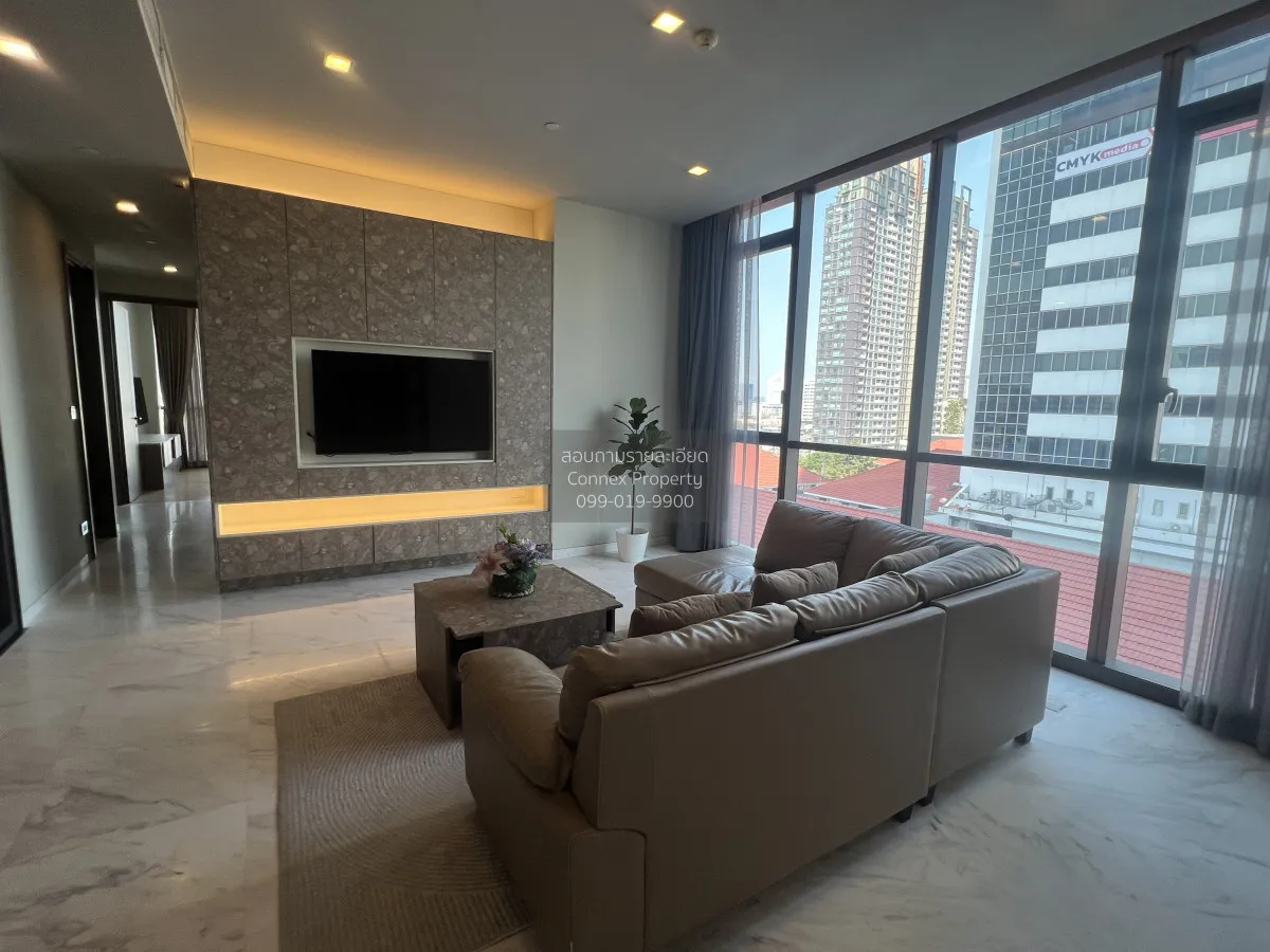 2 Bedroom condo in The Monument Thonglor