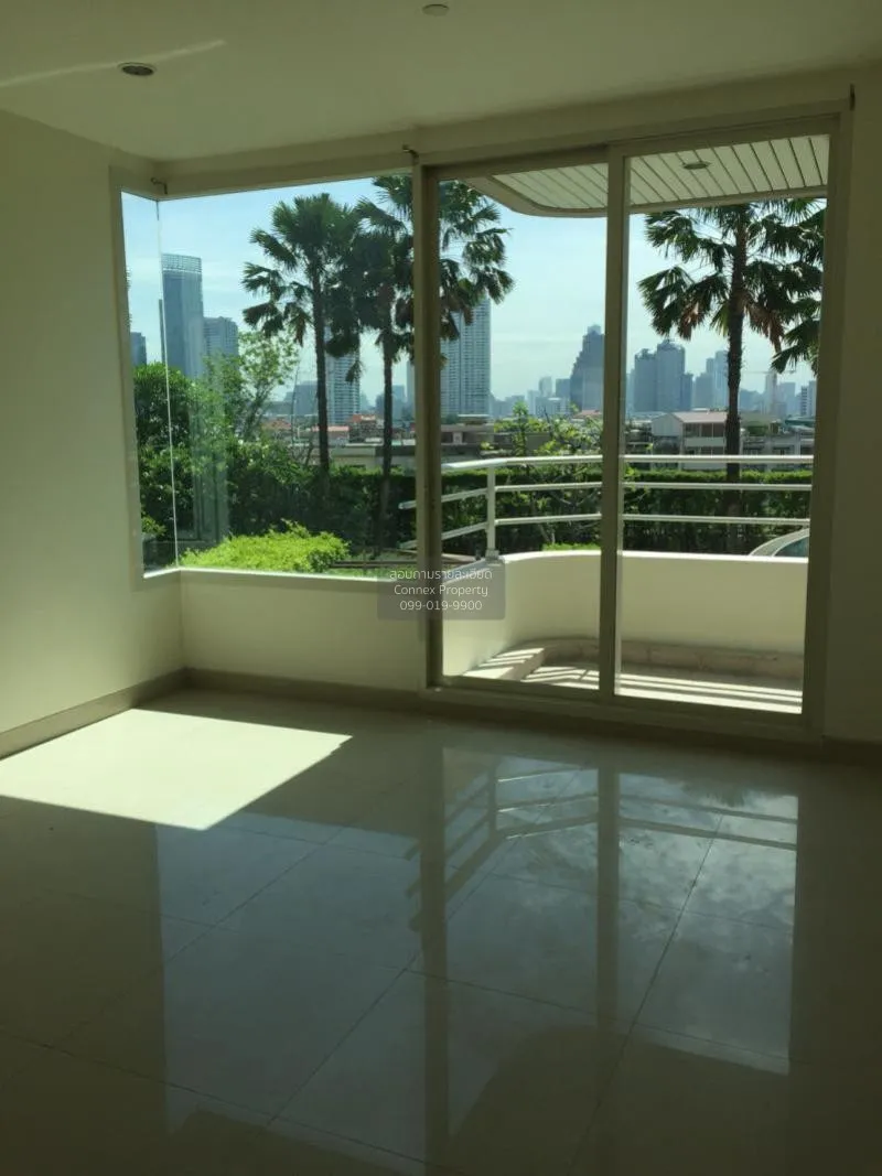 2 Bedroom condo in Watermark Chaophraya