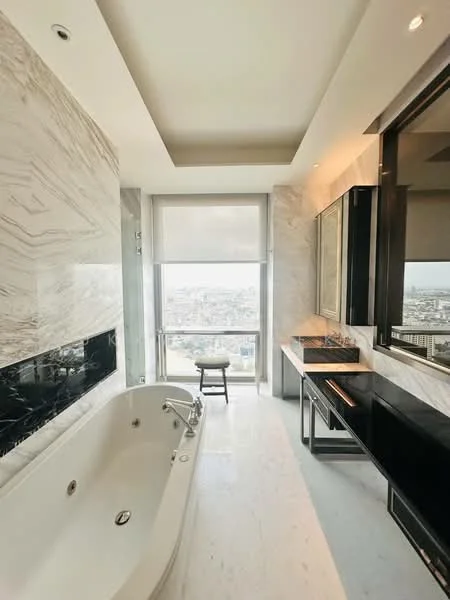 3 Bedroom condo in The Residences At Mandarin Oriental