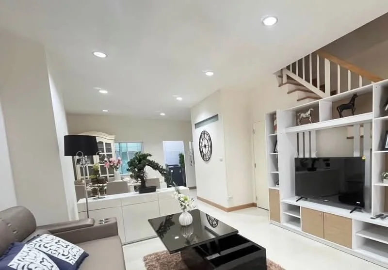 4 Bedroom condo in Grandity Sathupradit