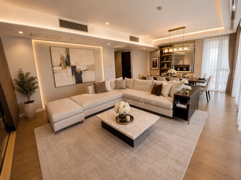2 Bedroom condo in Langsuan Ville