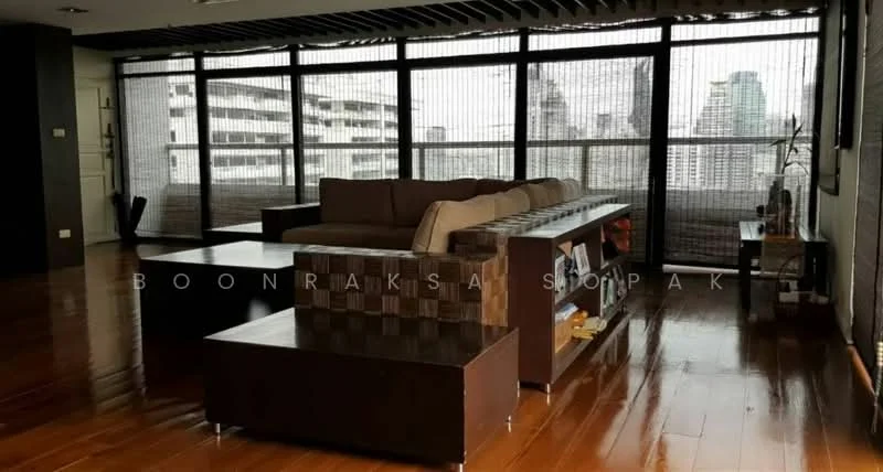 4 Bedroom condo in Baan Phrom Phong