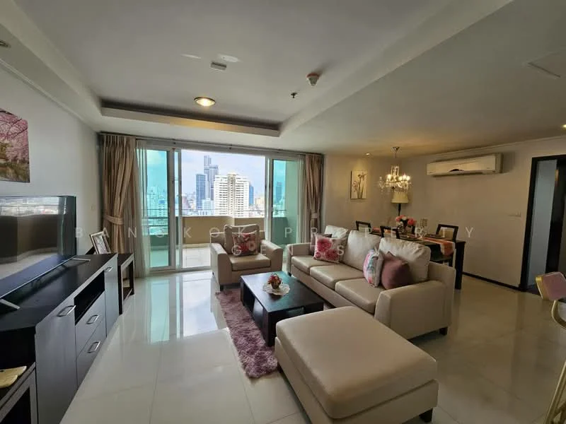 2 Bedroom condo in Piyathip Place