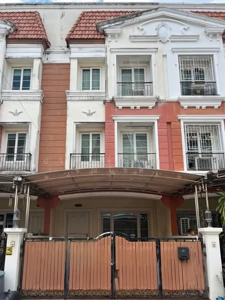 3 Bedroom condo in Urban Sathorn