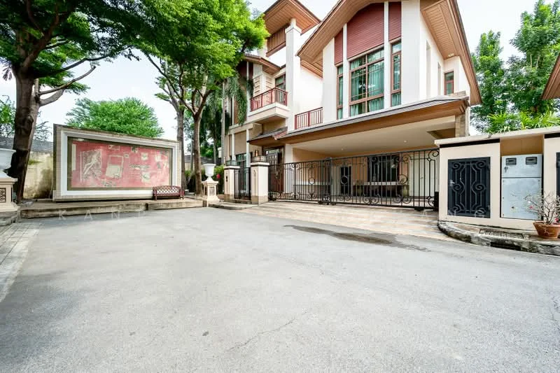 4 Bedroom condo in Baan Sansiri Sukhumvit 67