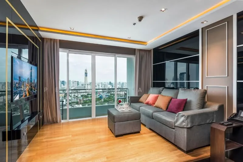 2 Bedroom condo in Circle Condominium