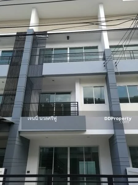 3 Bedroom condo in Autumn Residence Phetkasem 114