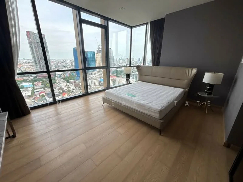 2 Bedroom condo in The Monument Thonglor