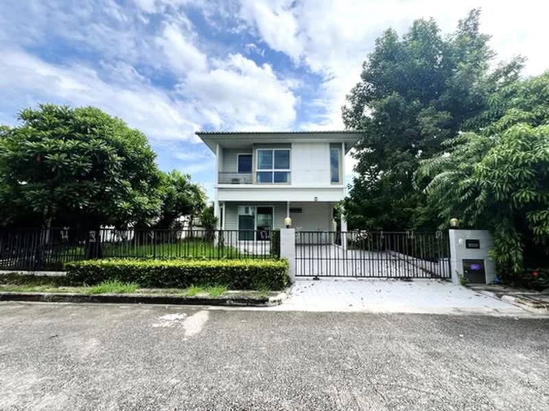 3 Bedroom condo in Moobaan Chollada Suvarnabhumi