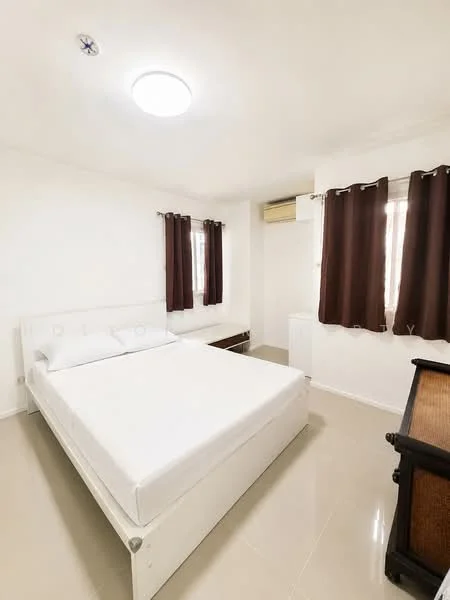 2 Bedroom condo in Kensington Bearing