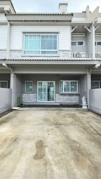 3 Bedroom condo in Villaggio Srinakarin-Bangna