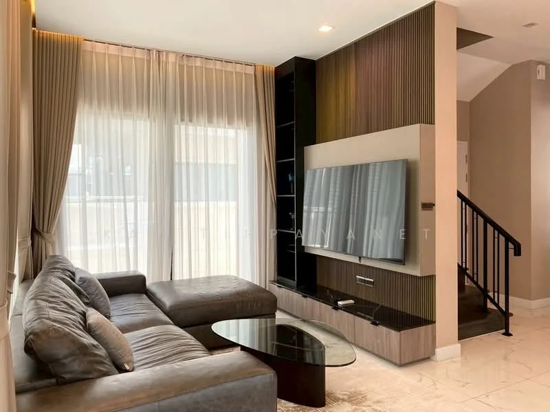 3 Bedroom condo in Bangkok Boulevard Srinakarin-Bangna