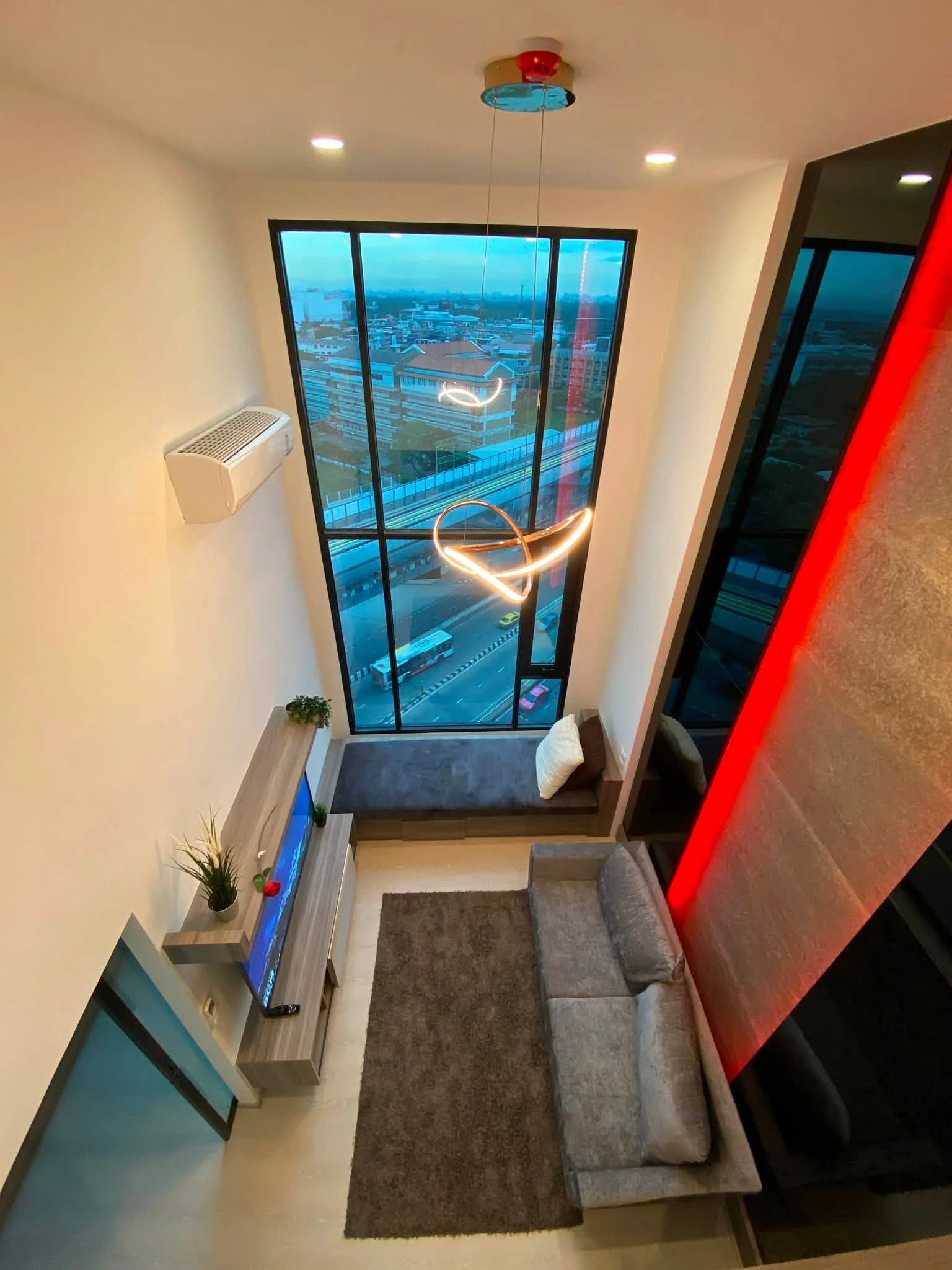 2 Bedroom condo in KnightsBridge Phaholyothin Interchange