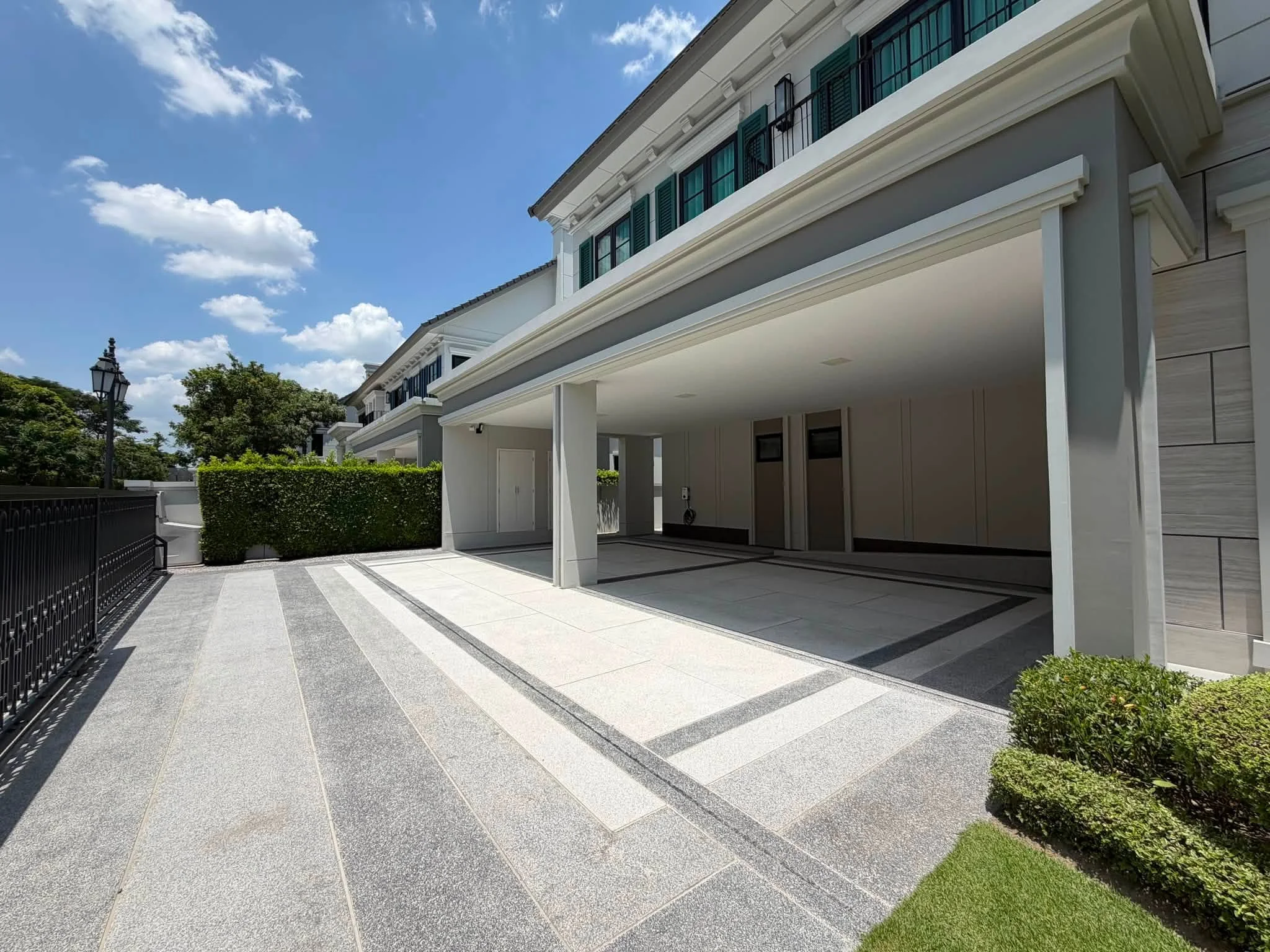 5 Bedroom condo in Narinsiri Krungthep Kreetha