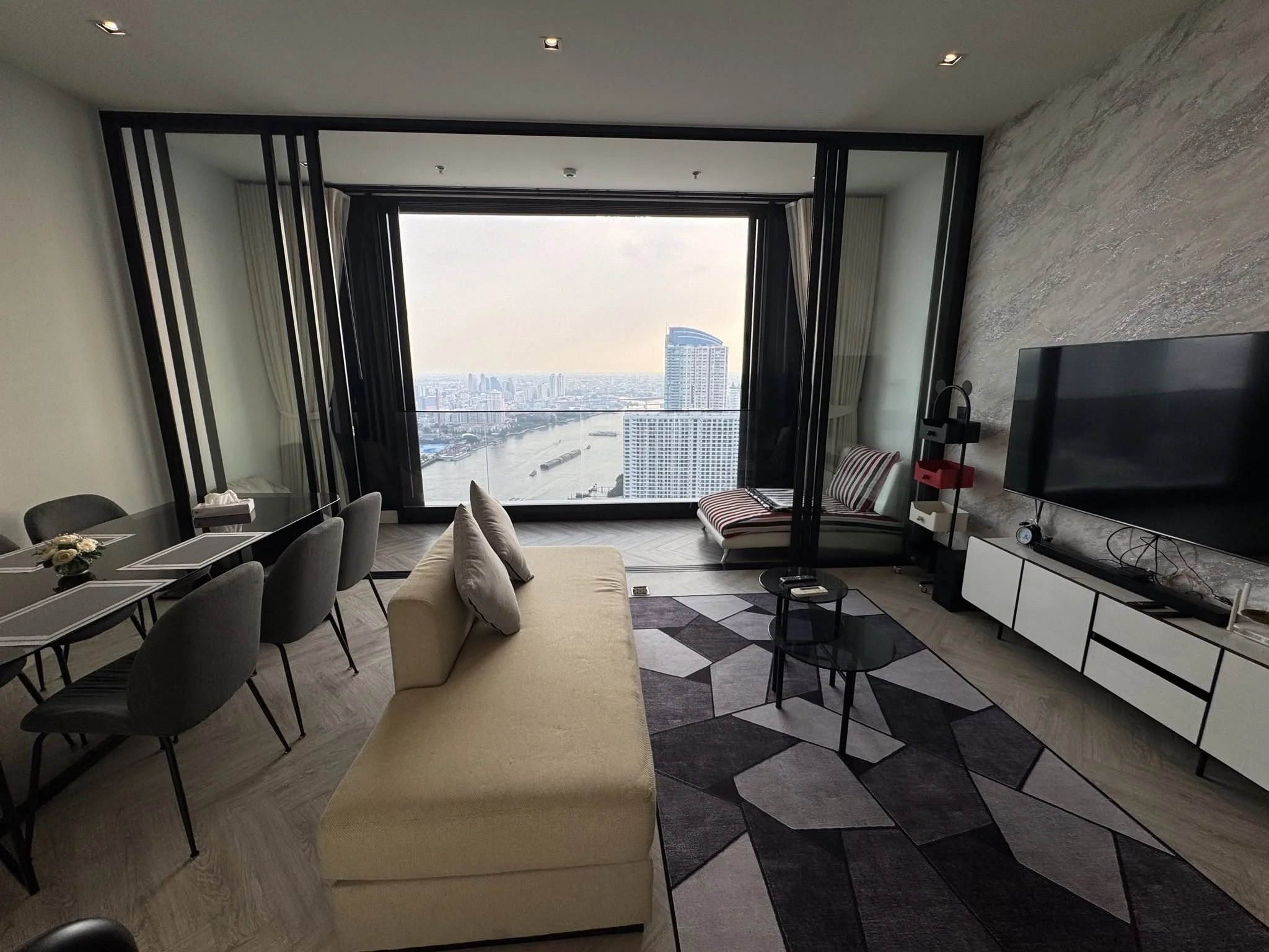 2 Bedroom condo in Chapter Charoennakhon–Riverside