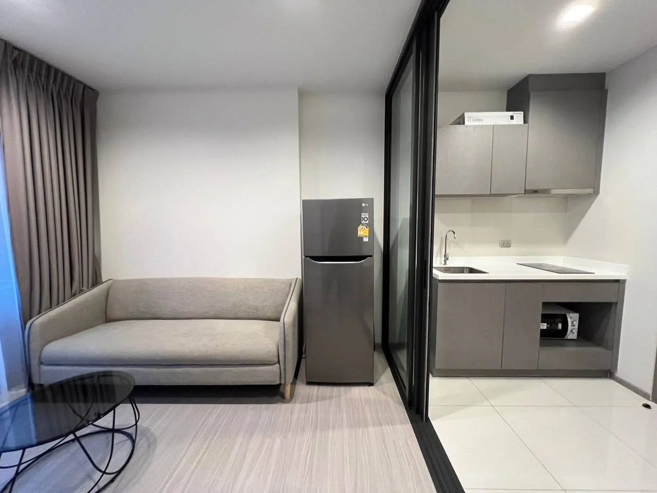 Studio condo in Life Asoke Hype
