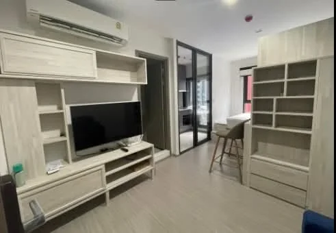Studio condo in Life Asoke Hype