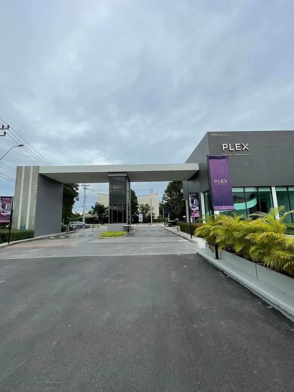 3 Bedroom condo in PLEX Onnut - Wongwaen