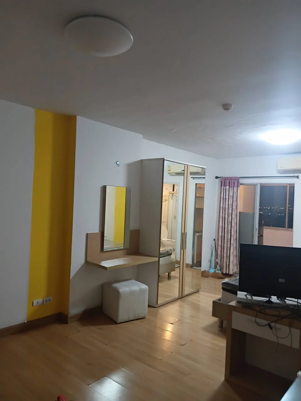 Studio condo in Supalai Park Kaset