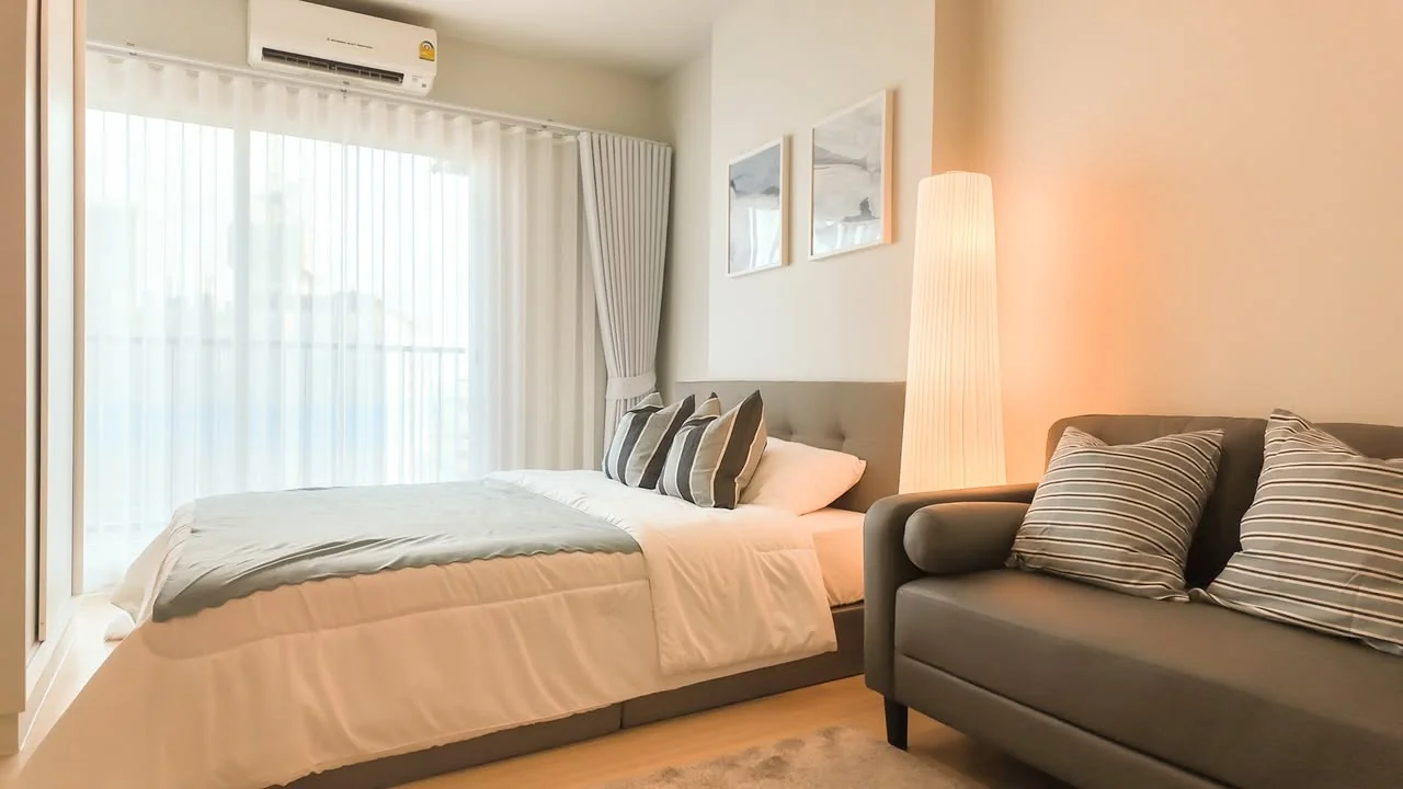 Studio condo in Metro Sky Wutthakat