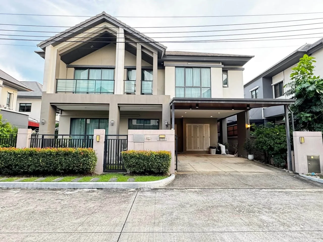 4 Bedroom condo in Bangkok Boulevard Rama 9
