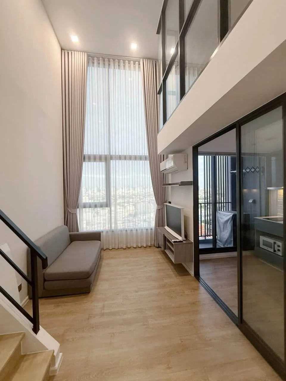 Studio condo in Modiz Rhyme Ramkhamhaeng